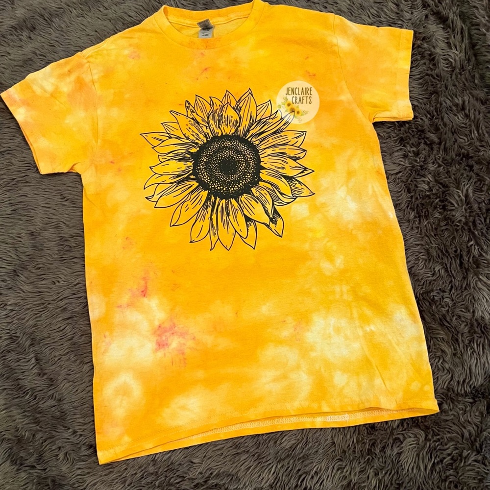 Sunflower doodle Tie Dye Graphic T Shirt NWT retro groovy